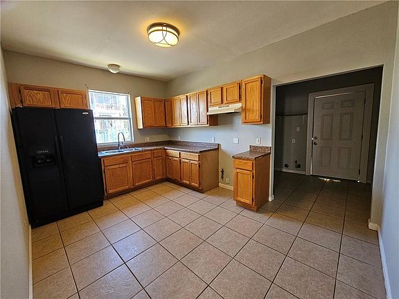 3rd image of 1443 Bartholomew St
