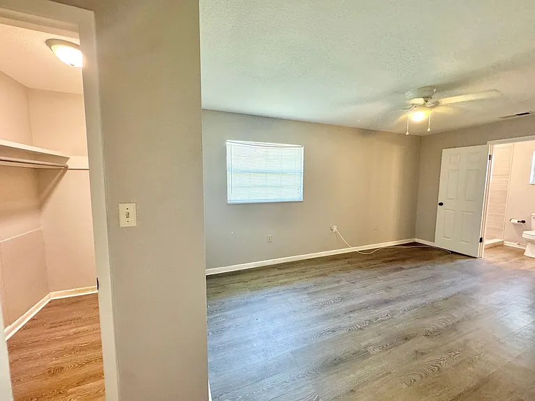 311 Avenue B SE — Photo 11