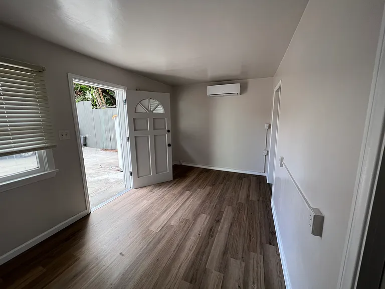 1843 E 6th St #1845 — Photo 10