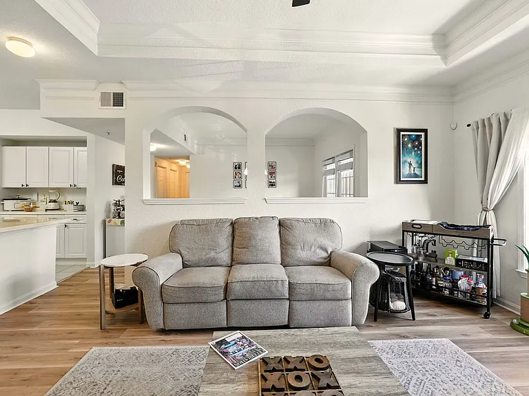 11-web-or-mls-211 Longview Ave 306_11_10212025