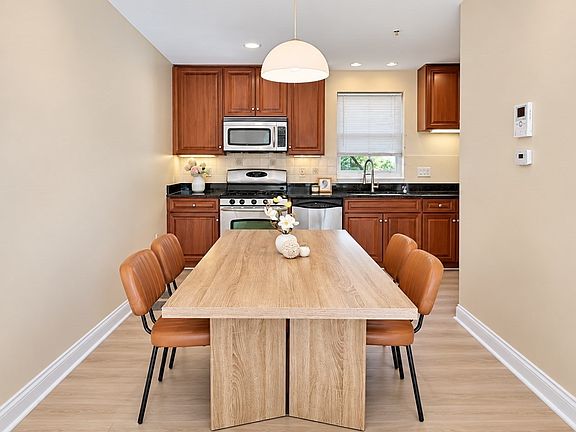 4th image of 310-324 Rindge Ave #316-6