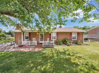 5238 Lakeland Dr, Roanoke, VA 24018