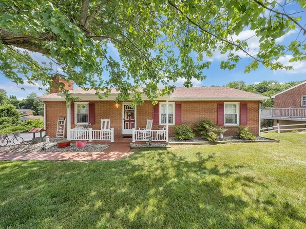 5238 Lakeland Dr, Roanoke, VA 24018