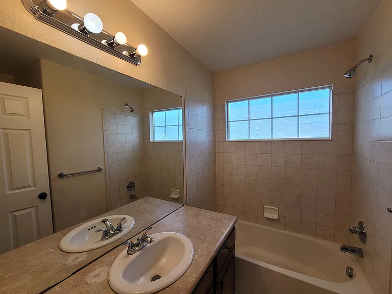 upstairs main bathroom