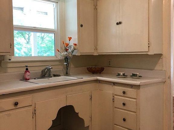 2nd image of 232 Biggs Ave