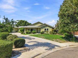 696 Rolling Hills Court, Exeter, CA 93221
