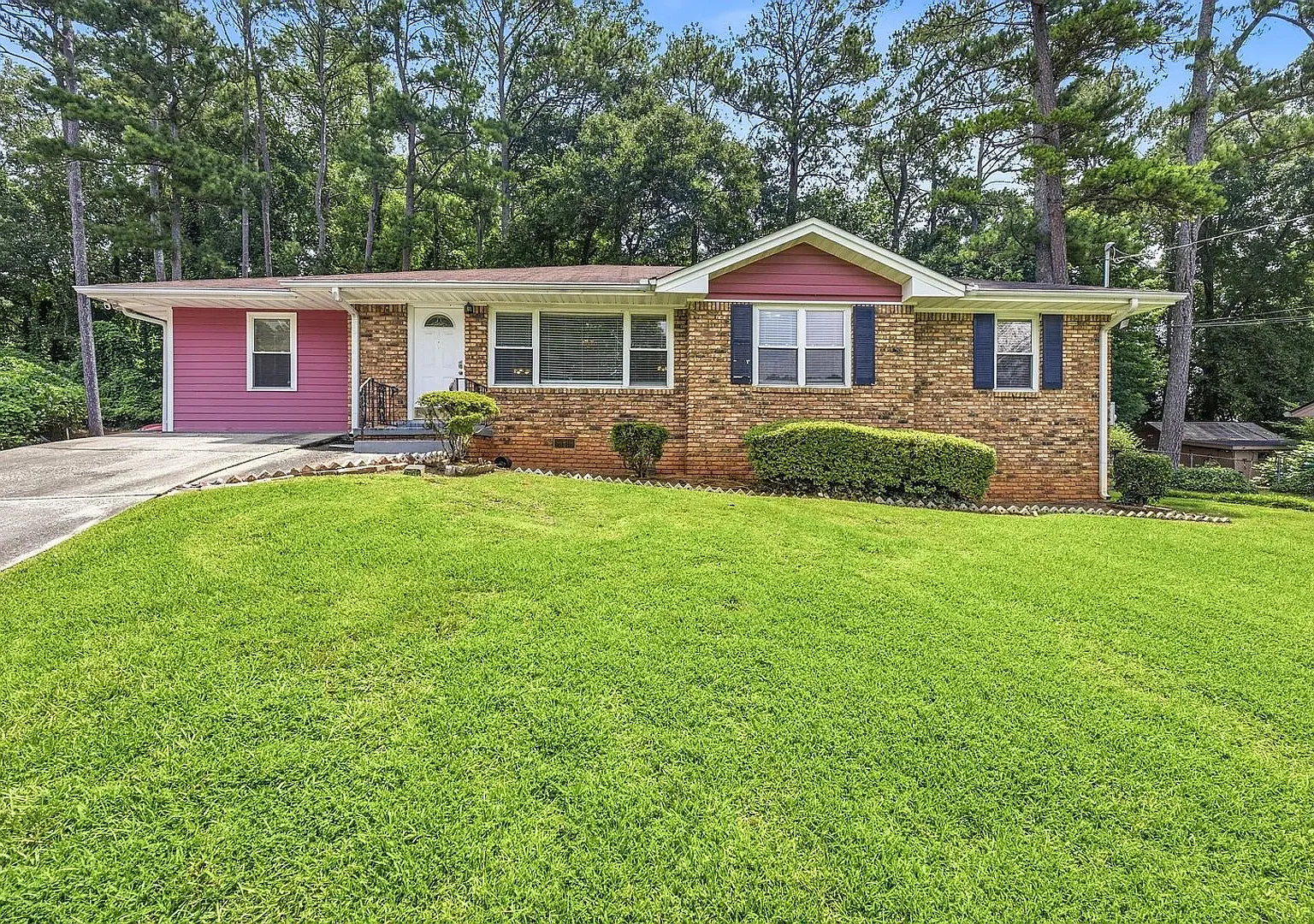 Room in 4 Bedroom Home in Atlanta — Photo 1