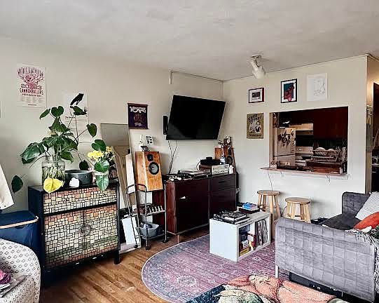 2nd image of 18 Radcliffe Rd #306