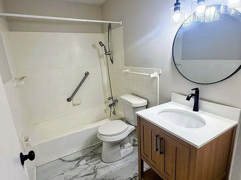 235 Kennedy St — Photo 9