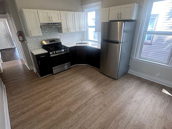 4th image of 858 S 17th St #2F