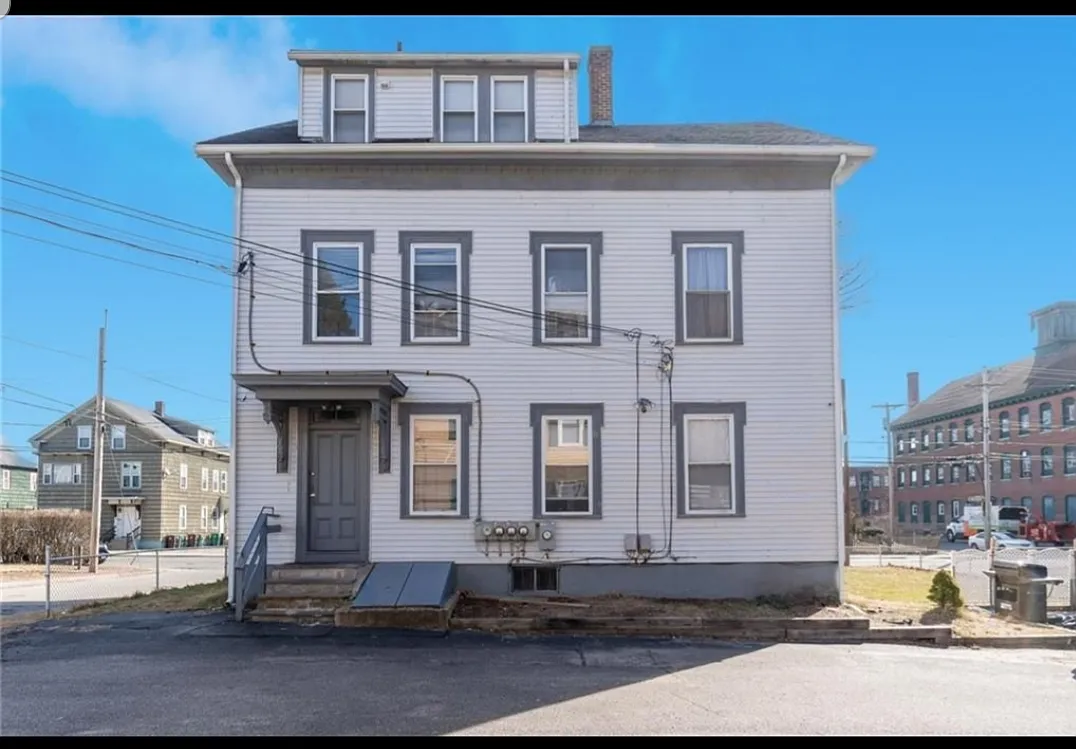 404 N Main St — Photo 3