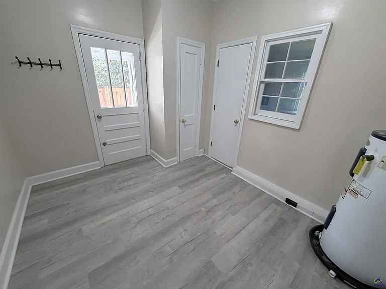 705 Evergreen St — Photo 8