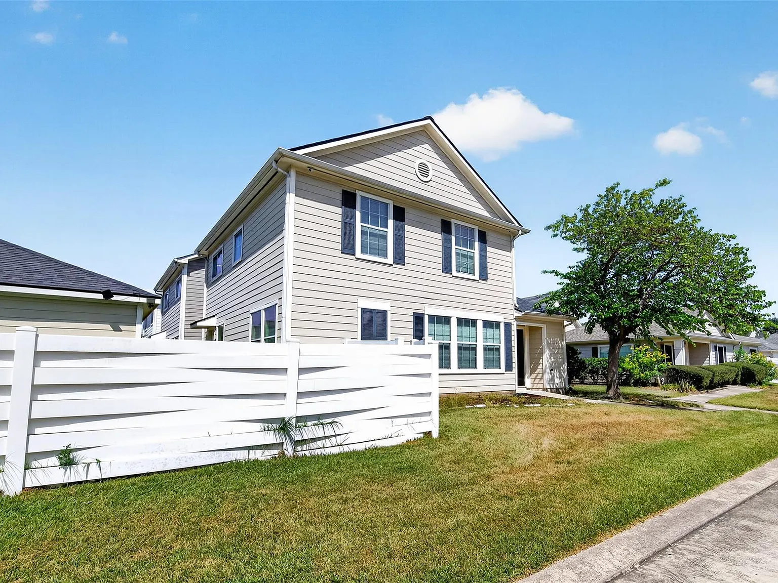 4 bed, 2.5 bath, 1637 sqft, $1,800 — Photo 3