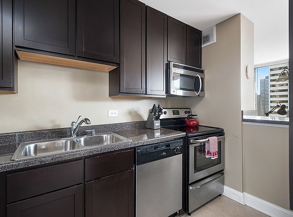 4th image of 88 W Schiller St APT 1802L