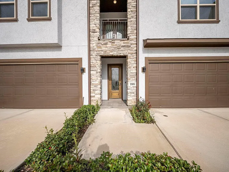 2015 Olivos St — Photo 4