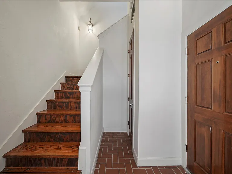 1514 Stanford St — Photo 3