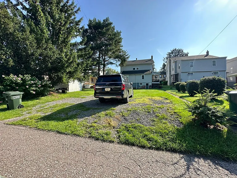 1005 Cherry St — Photo 3