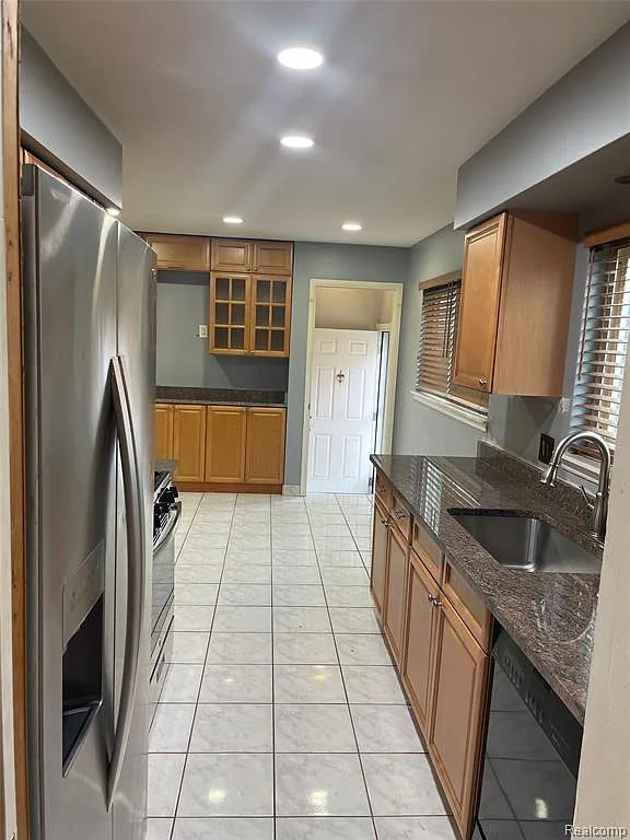 3 bed, 1100 sqft, $2,000 — Photo 4
