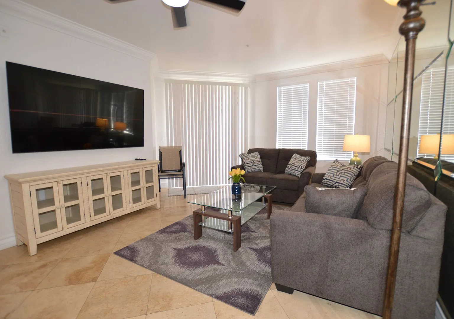 Meridian - Newly Remodeled Luxury Condo Rental near the Las Vegas Strip! — Photo 4