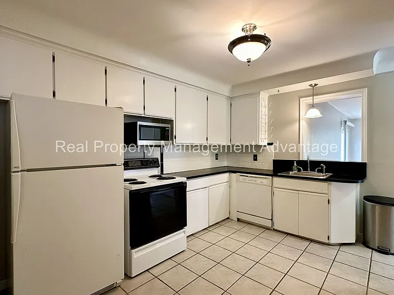 1304 S Wilson Ave — Photo 10