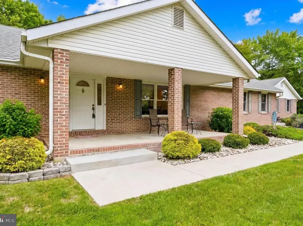 11600 Farm Dr, La Plata, MD 20646