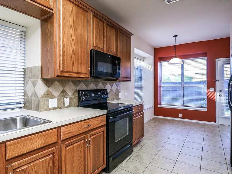 11232 Chaucer Dr — Photo 9