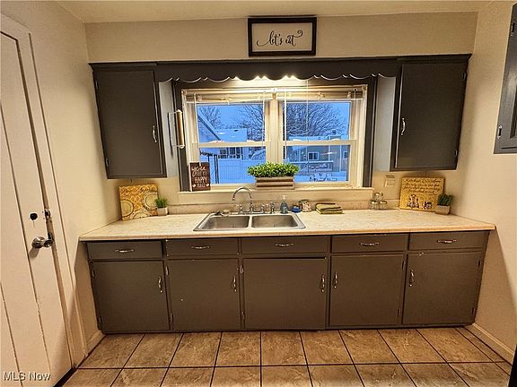 5th image of 1315 41st St