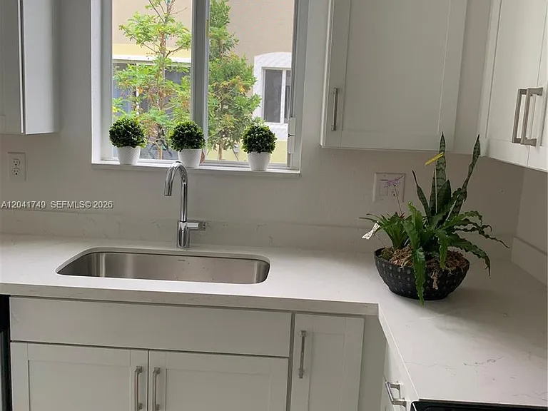 1068 SE 24th Ave #1068 — Photo 2