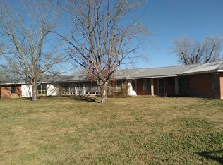 1802 W Oaklawn Rd, Pleasanton, TX 78064