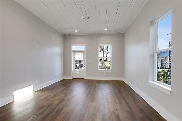 1632 Monroe St — Photo 4