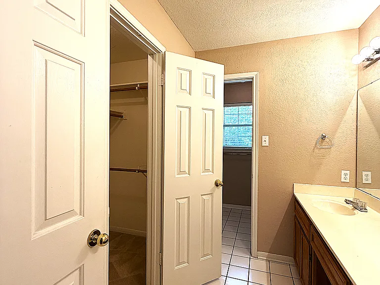 405 Gina Dr — Photo 22
