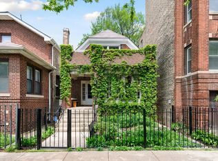 1124 W Addison St, Chicago, IL 60613