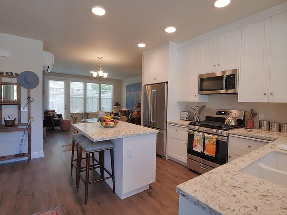 4th image of 705 S Cloverdale Blvd #6