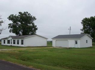 5517 E 325th Ave, Oblong, IL 62449