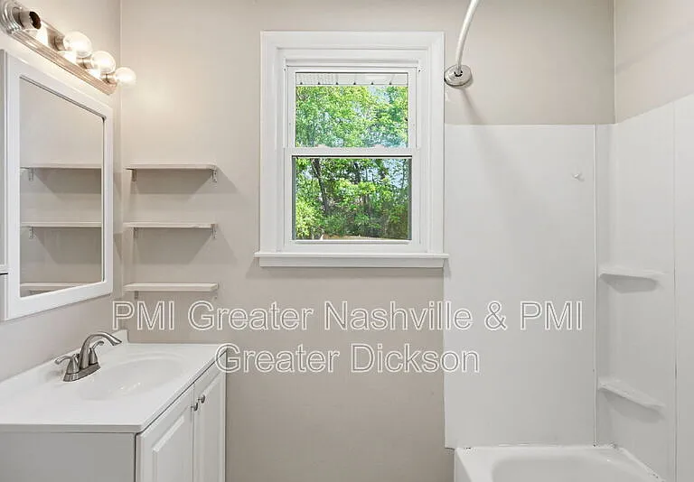704 McPherson Dr — Photo 23