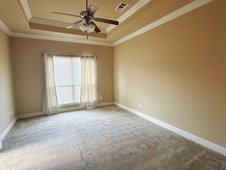230 Forest Grove Dr — Photo 5
