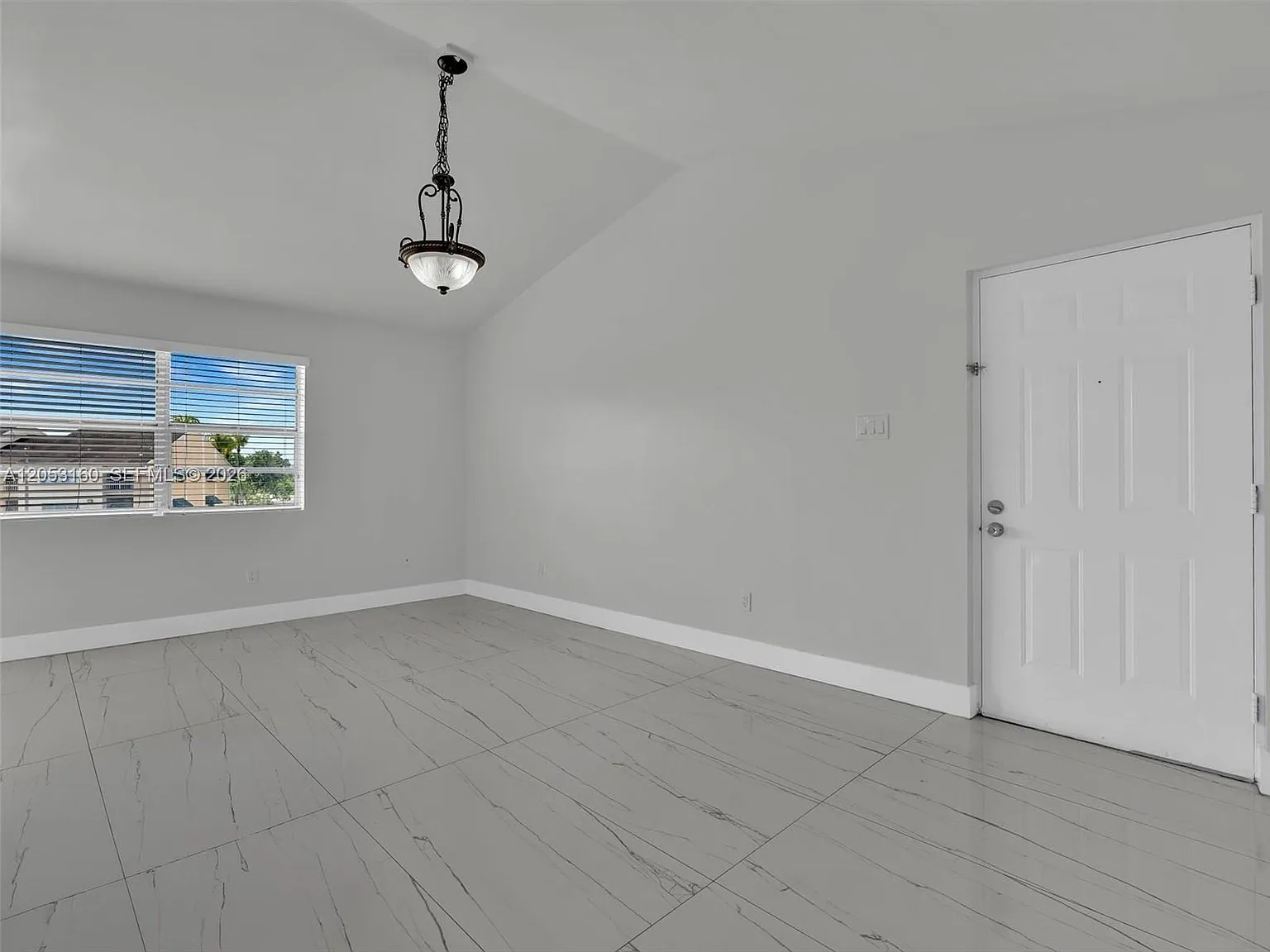 2 bed, 1093 sqft, $2,350 — Photo 2