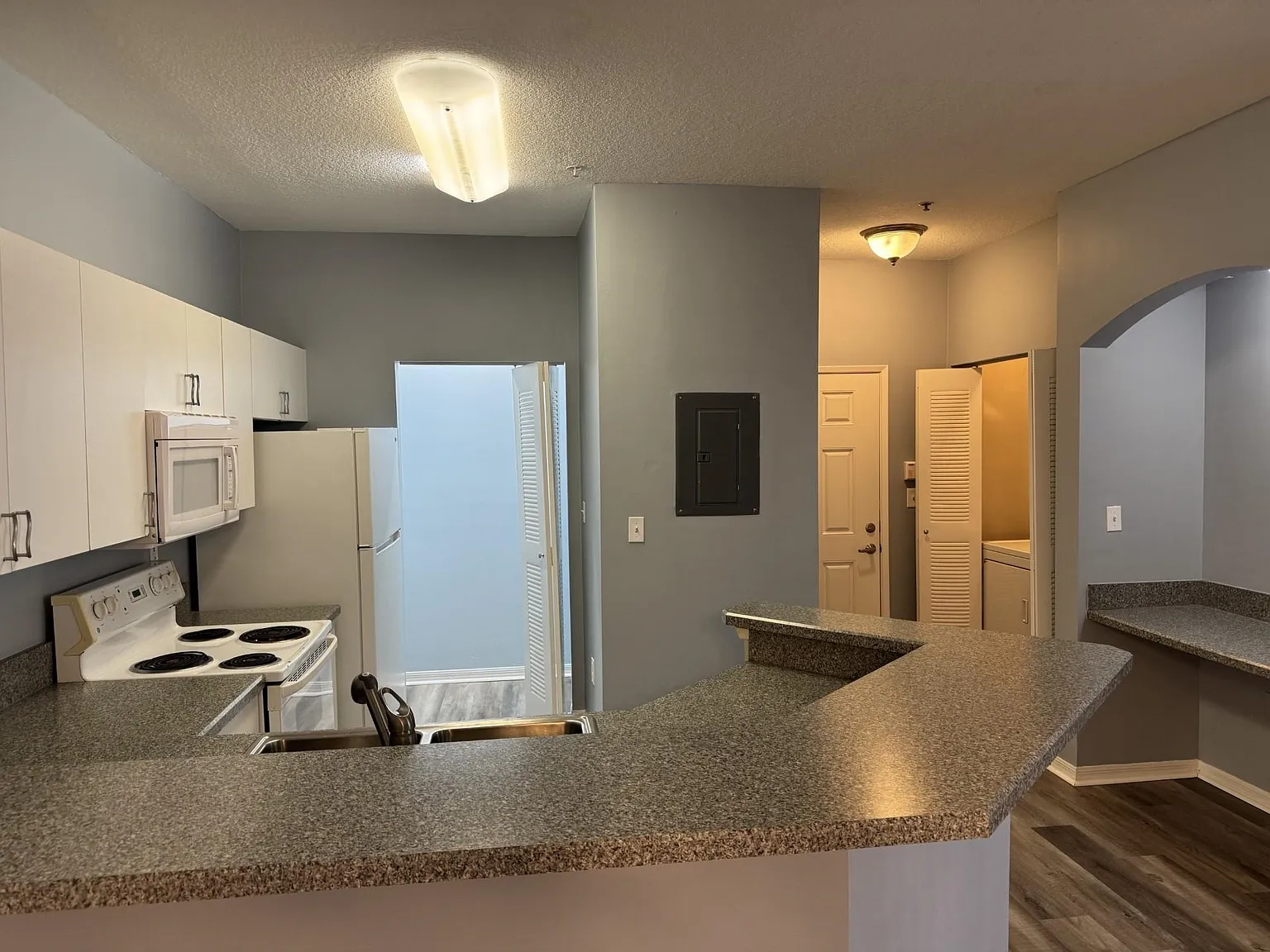 1 bed, 832 sqft, $1,450 — Photo 3