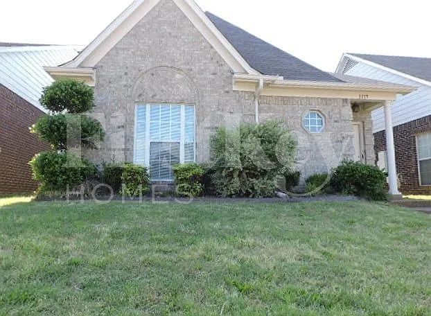 3 bed, 2.0 bath, 1270 sqft, $1,760 — Photo 2