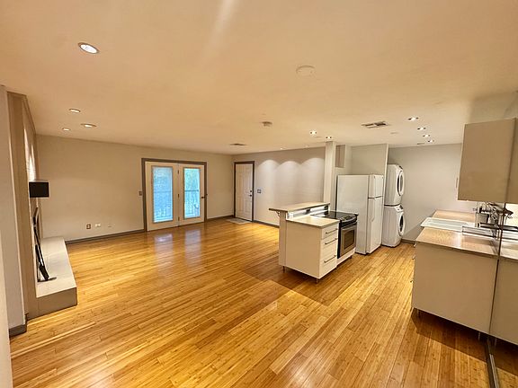 3rd image of 4400 Hemingway Dr APT 202