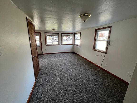 3rd image of 230 Canterbury Blvd