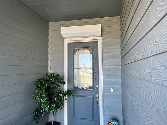 3rd image of 137 Highwood Dr