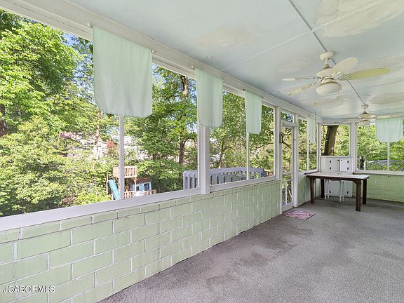 5th image of 133 W Circle Dr