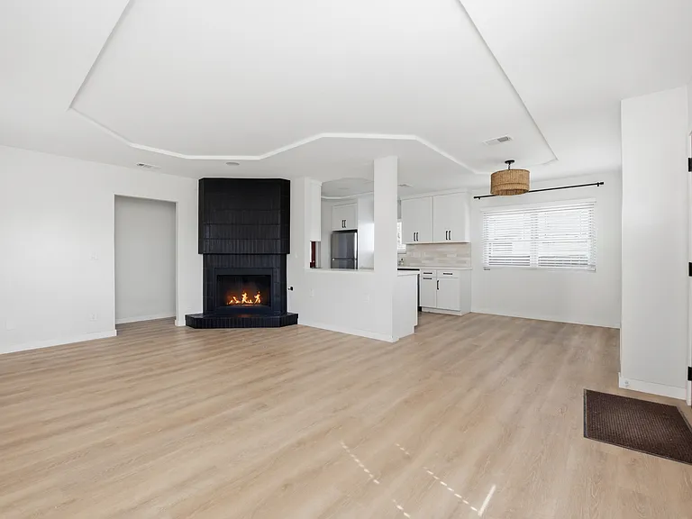 3718 Nile St — Photo 4