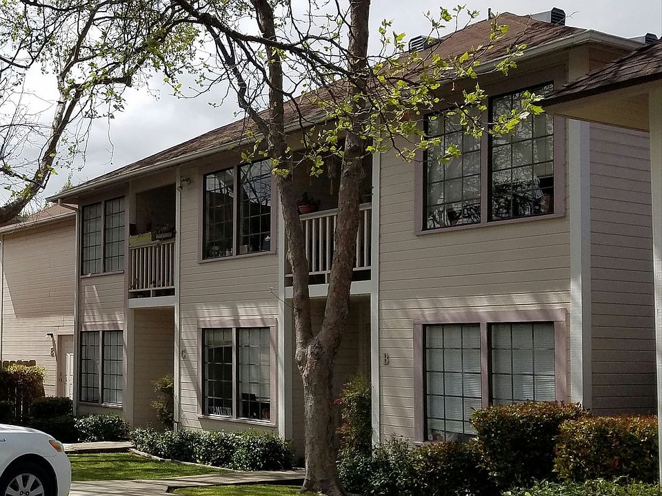 2nd image of 1731 Santa Rosa St APT B