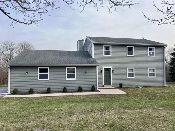 N47W27044 Greenhill Drive, Pewaukee, WI 53072