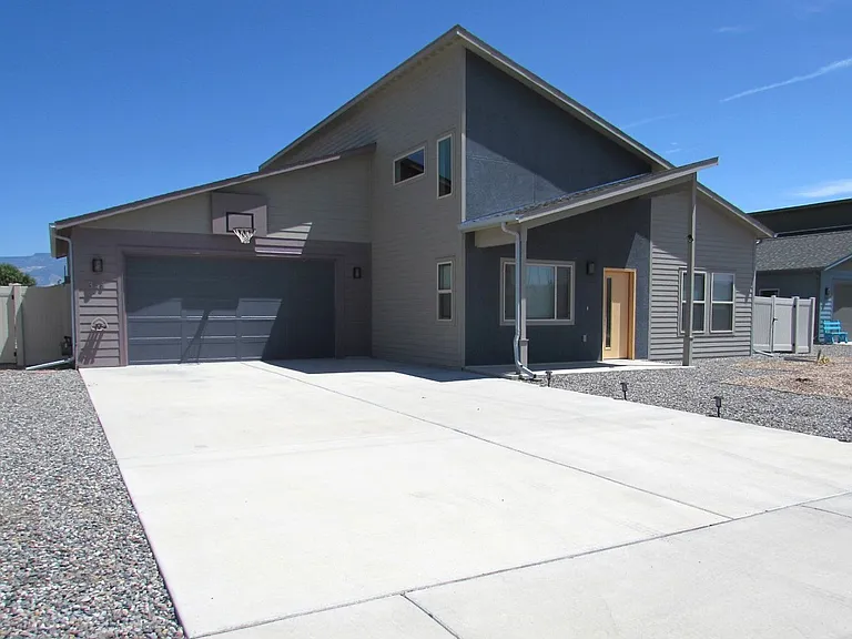 388 Blue River Dr — Photo 2
