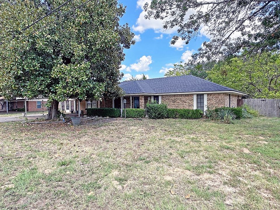 1st image of 2307 Crystal Dr