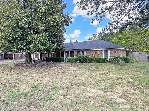 2307 Crystal Dr, Athens, TX 75752