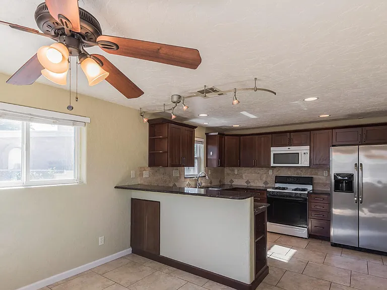 410 E. Waverly St. — Photo 7